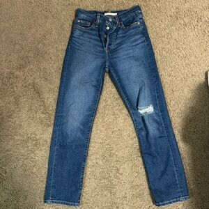 Levi’s wedgie straight jeans - medium wash with hole in knee